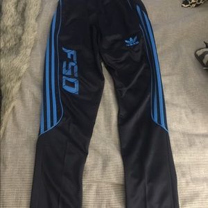 Adidas youth Medium